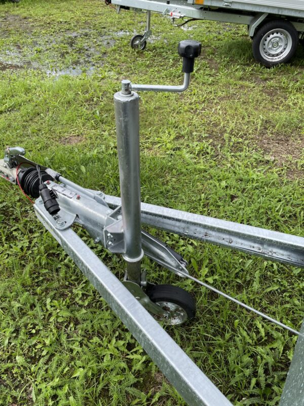 Humbaur Universal 3000 mit Auffahrrampen u. Seilwinde – Bild 2