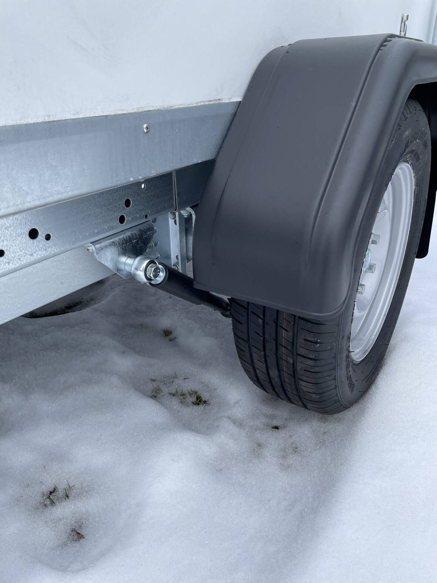 Kofferanhänger Brenderup CD260WBD1300, 1300 kg, Radstoßdämpfer – Bild 3