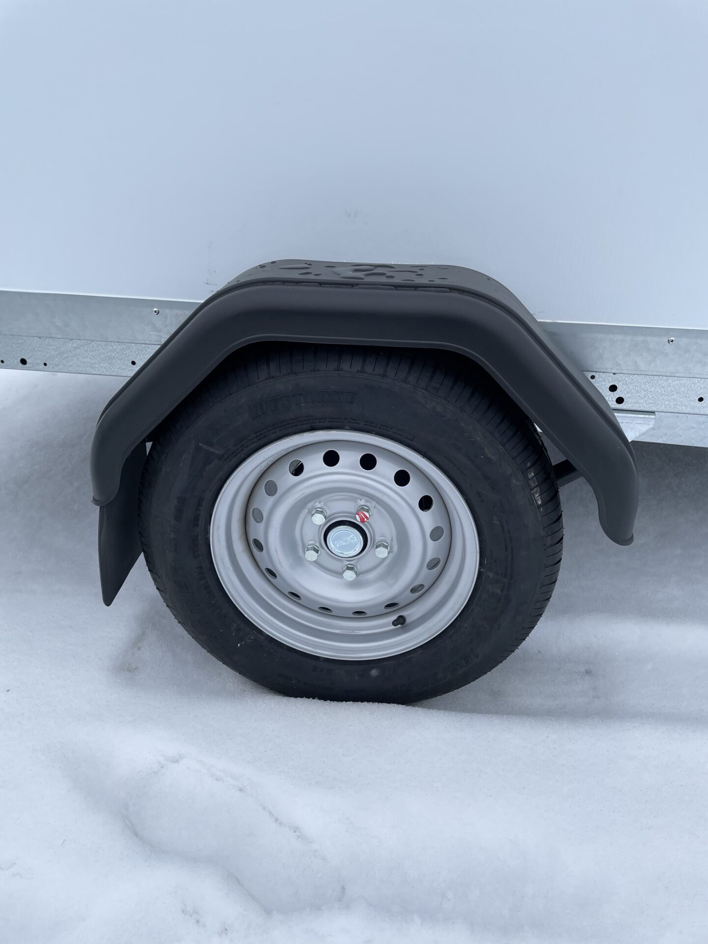 Brenderup CD260WBR1300, 1300 kg, Überfahrwand und Radstoßdämpfer – Bild 10